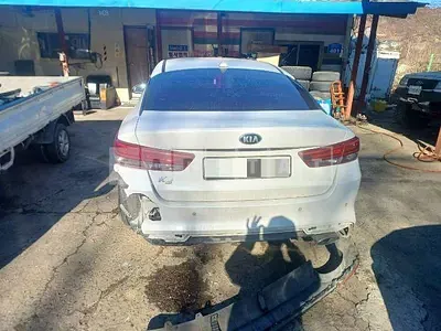 Photo 1 of 12: 2015 Kia K5 — Korean insurance auction
