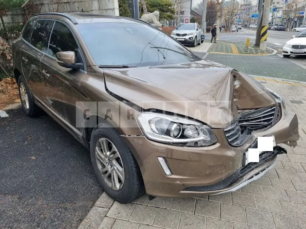Photo 2 of 7: 2017 Volvo XC60 D3, VIN YV1DZARBDH2165713 — Korean insurance auction
