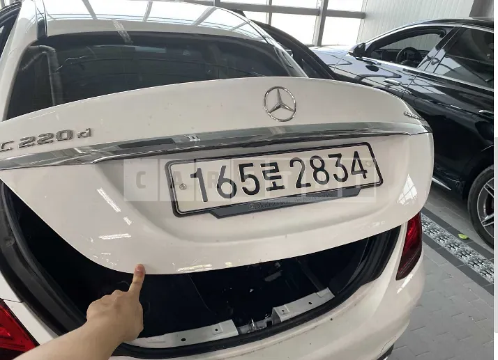Photo 2 of 33: 2021 Mercedes-Benz C220d 4Matic, VIN W1KWF1FB5LR601434 — Korean insurance auction
