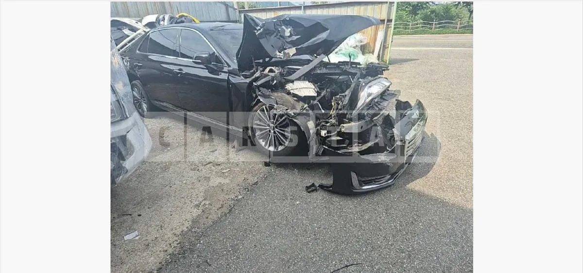 Photo 2 of 15: 2018 Genesis EQ900 — Korean insurance auction