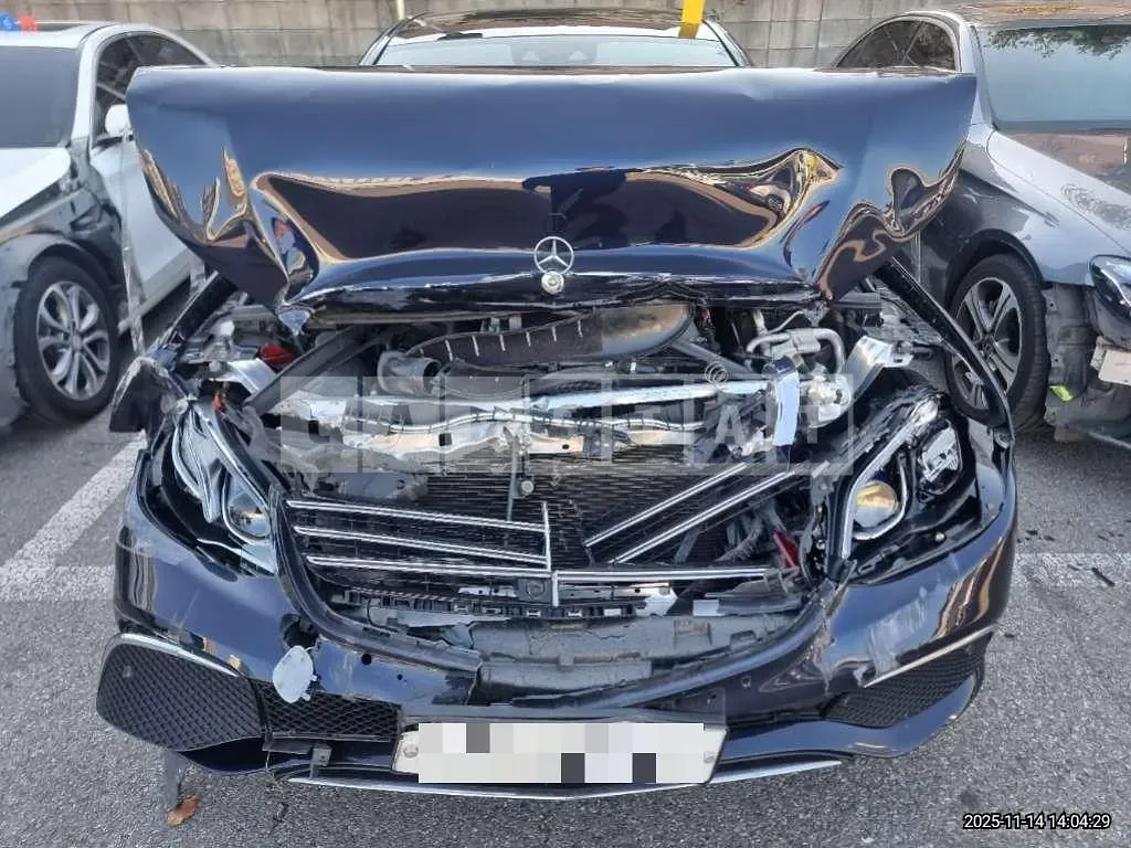 Photo 2 of 22: 2019 Mercedes-Benz E300 4Matic — Korean insurance auction