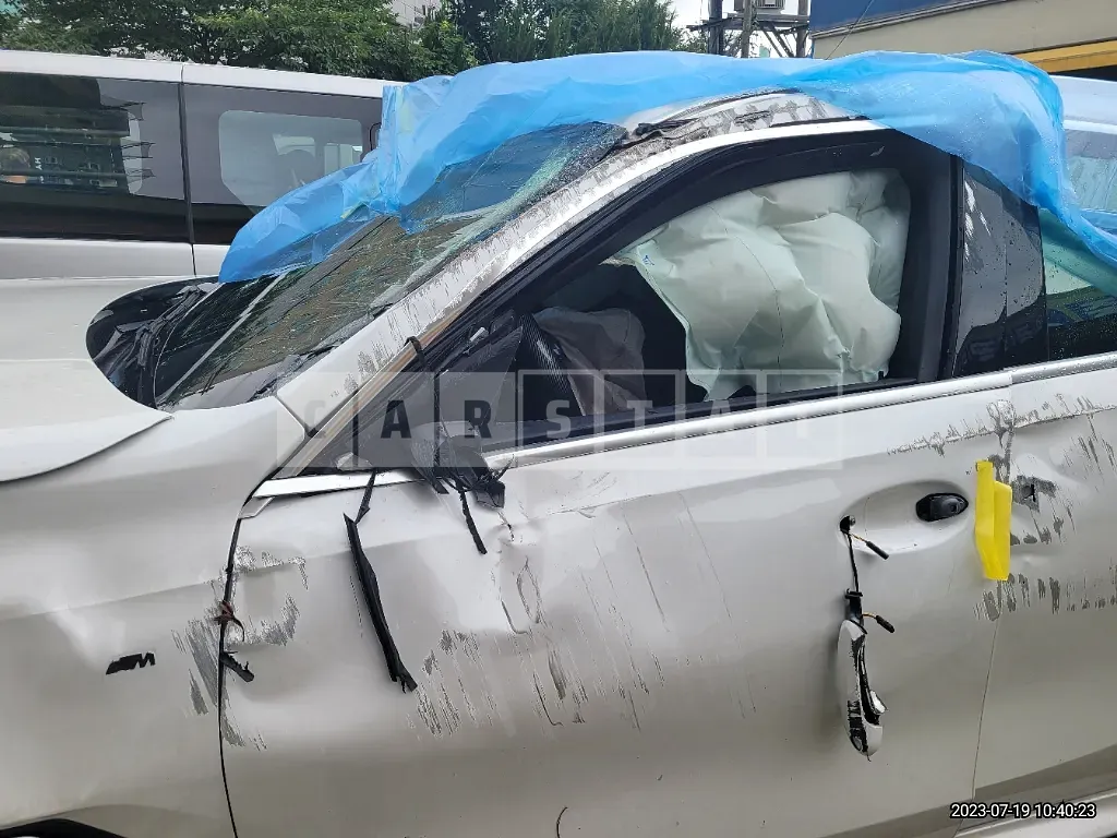 Photo 2 of 19: 2022 BMW X6 xDrive40i, VIN WBACY6109N9L66434 — Korean insurance auction
