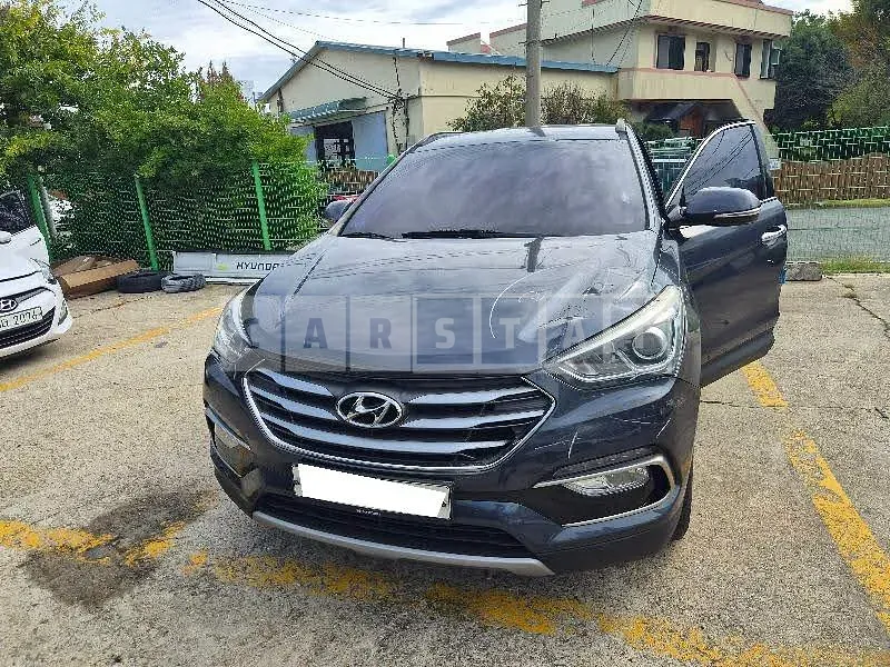 Photo 2 of 32: 2016 Hyundai Santa Fe, VIN KMHSW81UBHU715813 — Korean insurance auction