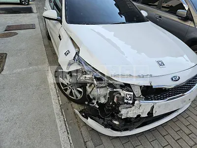 Photo 1 of 8: 2017 Kia K5, VIN KNAGT416BHA176782 — Korean insurance auction