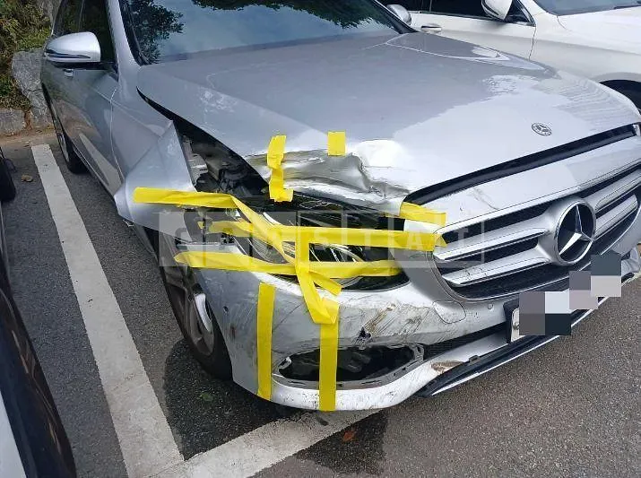 Photo 2 of 3: 2018 Mercedes-Benz E200 — Korean insurance auction