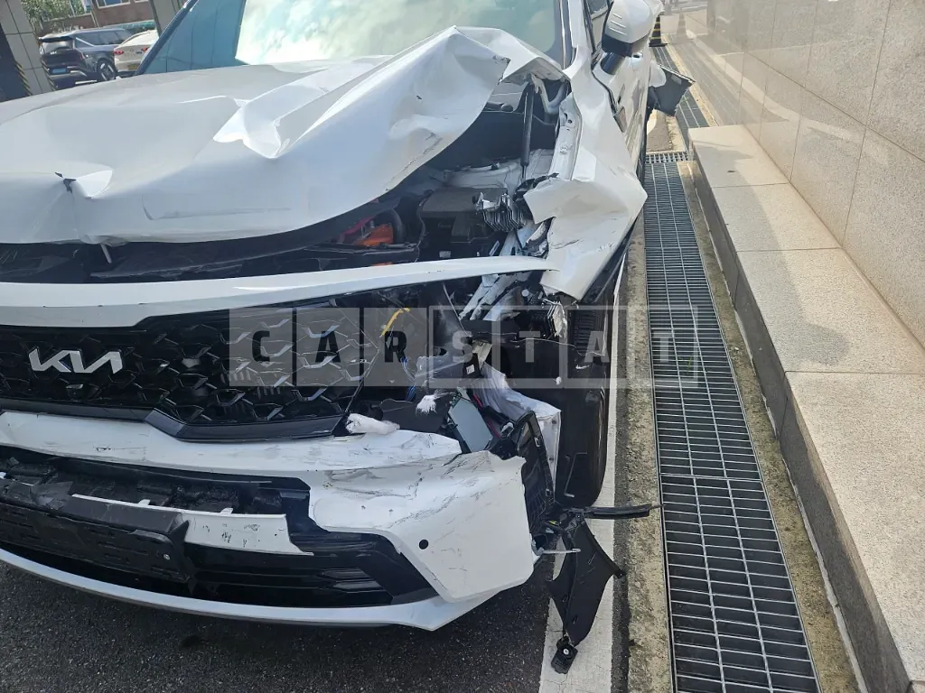 Photo 2 of 49: 2023 Kia Sorento — Korean insurance auction