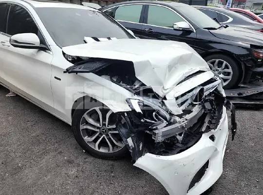 Photo 2 of 20: 2018 Mercedes-Benz C350e, VIN WDDWF4HB3JR410347 — Korean insurance auction
