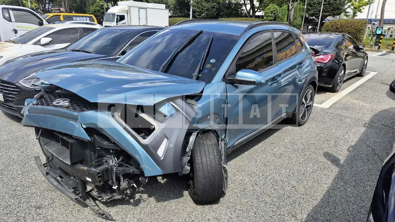 Photo 2 of 14: 2018 Hyundai Kona, VIN KMHK3816GJU189725 — Korean insurance auction