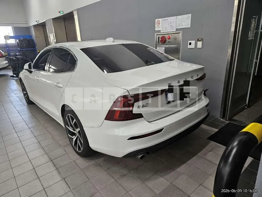Photo 2 of 33: 2019 Volvo S60T5 — Korean insurance auction