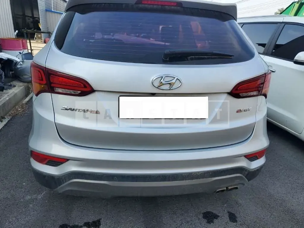 Photo 2 of 7: 2017 Hyundai Santa Fe, VIN KMHSU81UBHU703222 — Korean insurance auction