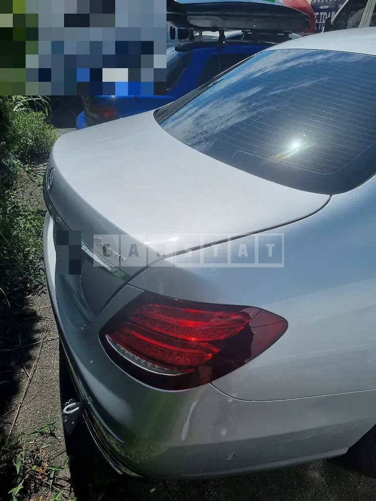 Photo 2 of 18: 2018 Mercedes-Benz E300 4Matic, VIN WDDZF4KB6JA379762 — Korean insurance auction