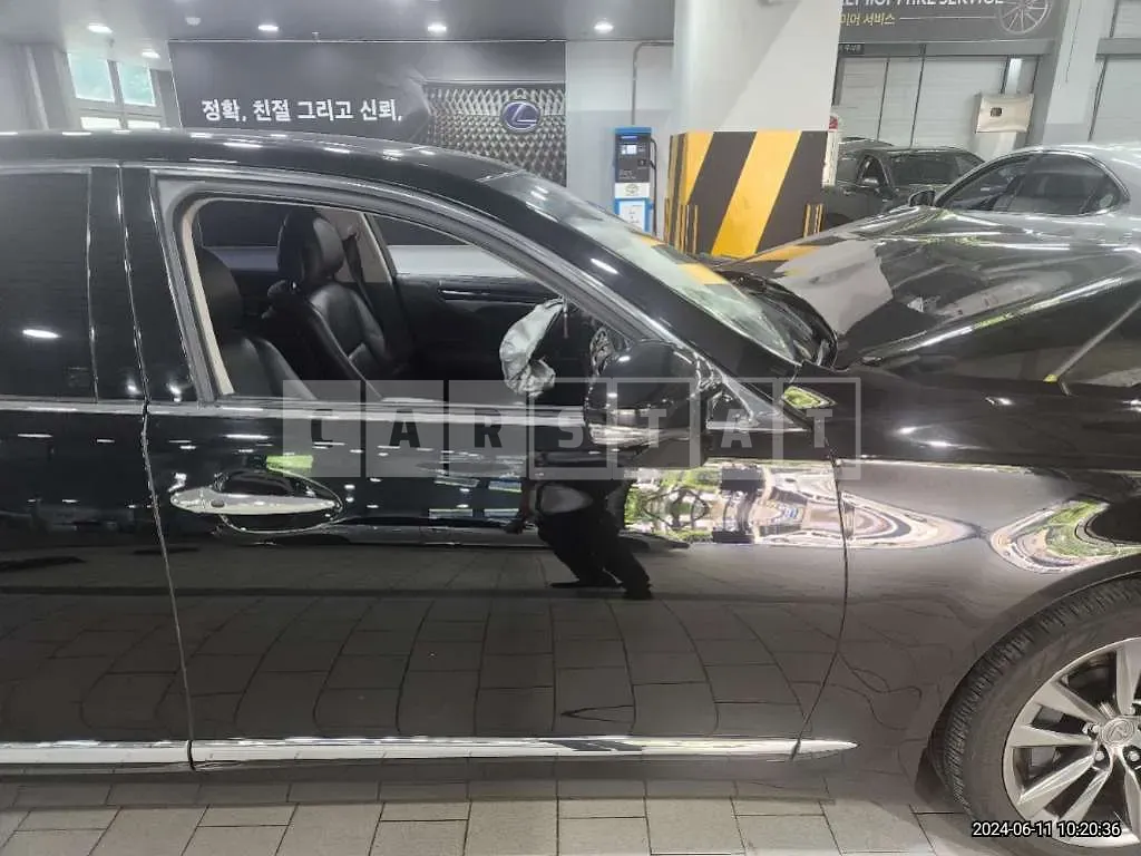 Photo 2 of 18: 2016 Lexus LS460 4WD — Korean insurance auction