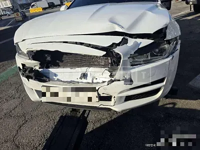 Photo 1 of 12: 2017 Jaguar XE 20d — Korean insurance auction