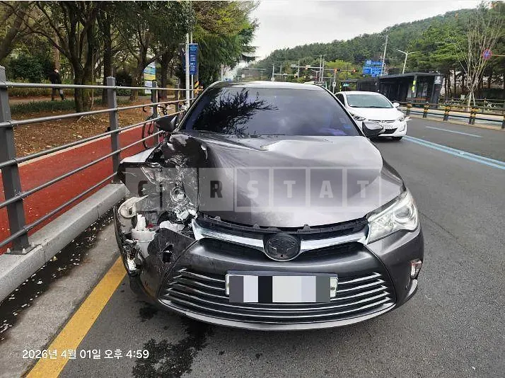 Photo 2 of 8: 2016 Toyota Camry Hybrid LE — Korean insurance auction
