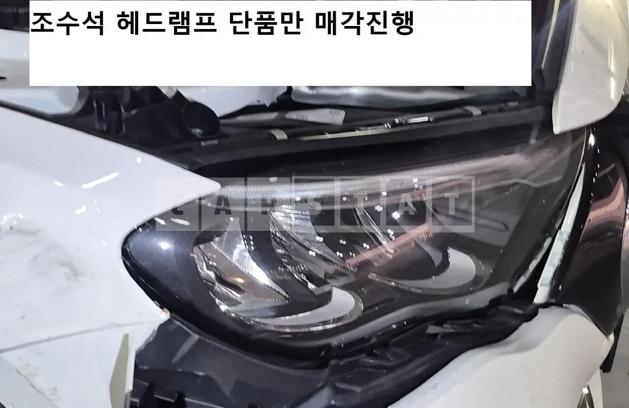 Photo 2 of 2: 2025 Mercedes-Benz Light E200 Right Headlamp, VIN W1KLF5AB3TA213439 — Korean insurance auction
