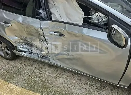 Photo 2 of 9: 2018 Volvo V40 D3 — Korean insurance auction