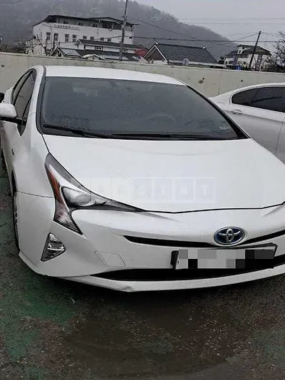 Photo 1 of 13: 2016 Toyota Prius — Korean insurance auction