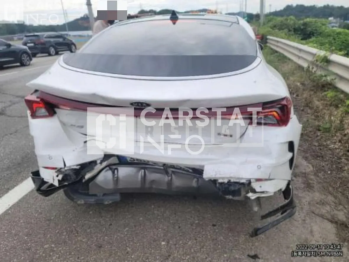 Photo 2 of 15: 2021 Kia K5, VIN KNAG6412BMA120289 — Korean insurance auction
