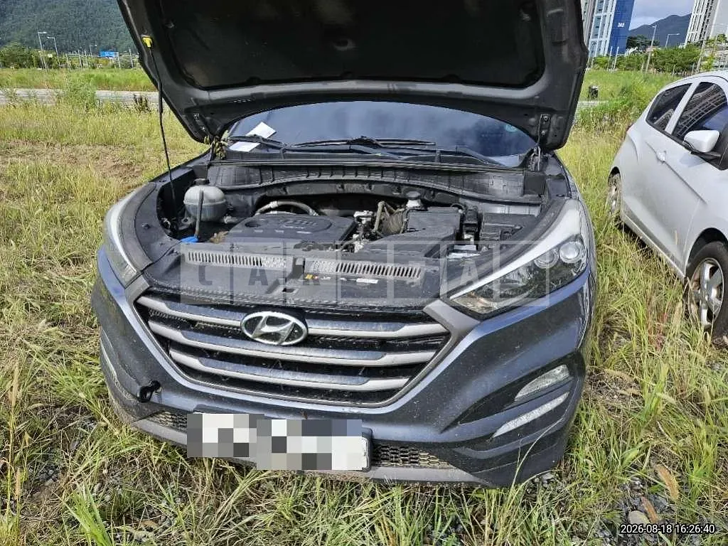 Photo 2 of 13: 2016 Hyundai Tucson TL — Korean insurance auction