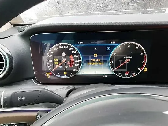 Photo 2 of 23: 2018 Mercedes-Benz E 300 — Korean insurance auction