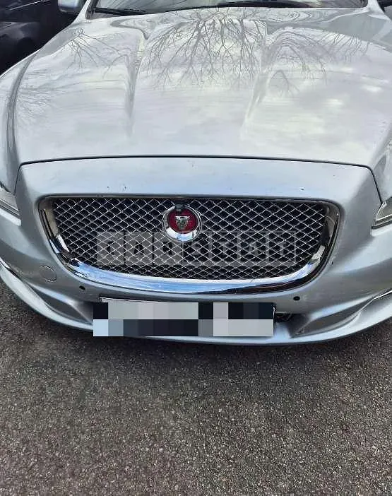 Photo 2 of 15: 2015 Jaguar XJ 3.0SC, VIN SAJAJ22D1F8V84840 — Korean insurance auction