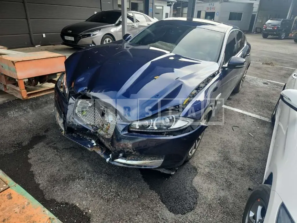Photo 2 of 12: 2015 Jaguar XF 2.0 Gtdi, VIN SAJAA06S0FPU84103 — Korean insurance auction