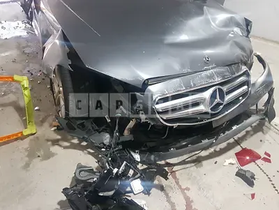 Photo 1 of 15: 2018 Mercedes-Benz E 200, VIN WDDZF4CB0JA425116 — Korean insurance auction