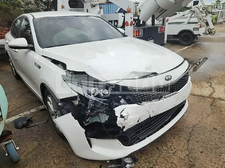 Photo 2 of 22: 2016 Kia K5, VIN KNAGX415GGA026674 — Korean insurance auction