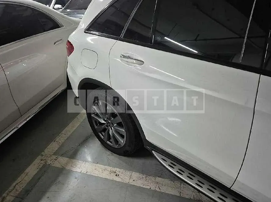 Photo 2 of 9: 2019 Mercedes-Benz GLC350 e 4Matic — Korean insurance auction