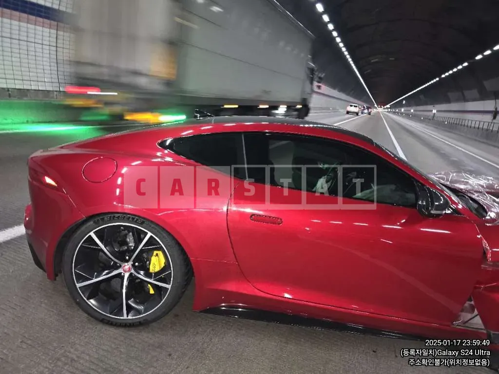 Photo 2 of 6: 2015 Jaguar F-Type — Korean insurance auction