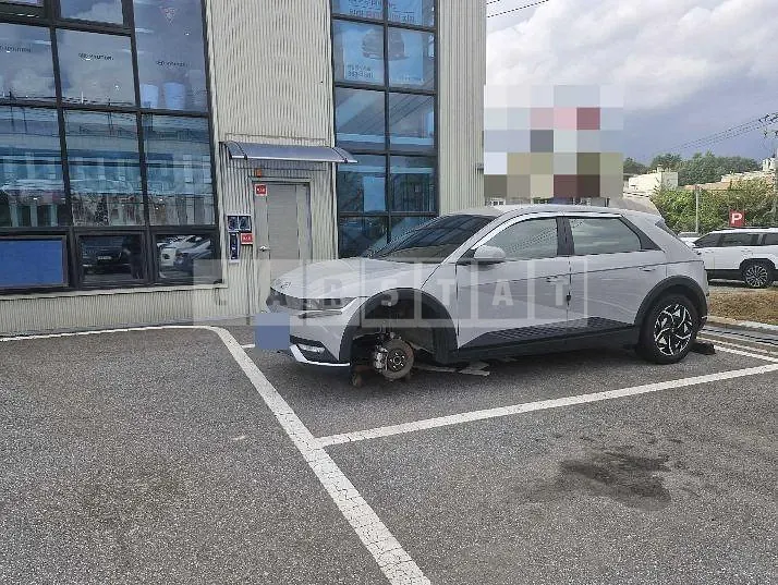 Photo 2 of 14: 2022 Hyundai IONIQ 5 — Korean insurance auction