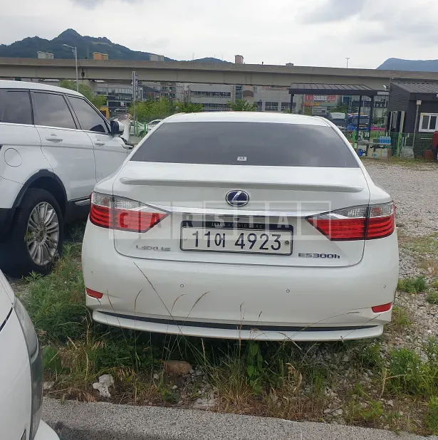 Photo 2 of 7: 2015 Lexus ES300h, VIN JTHBW1GG0F2096515 — Korean insurance auction