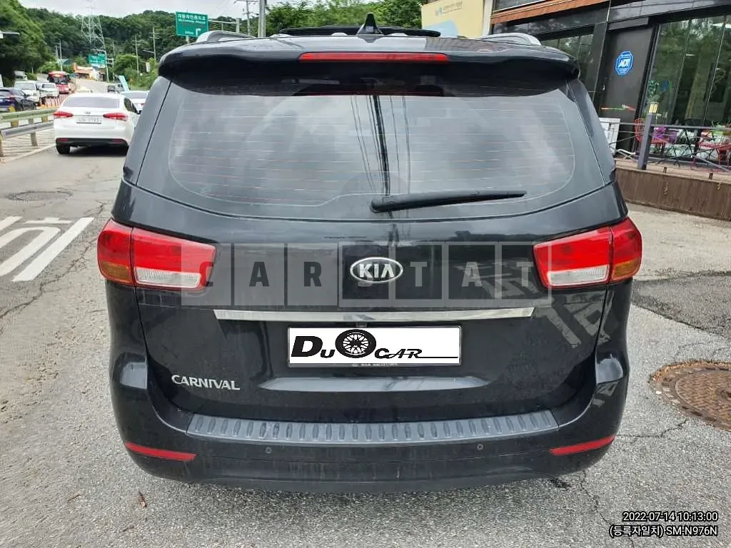 Photo 2 of 9: 2015 Kia Carnival, VIN KNHMF37ABFS006670 — Korean insurance auction