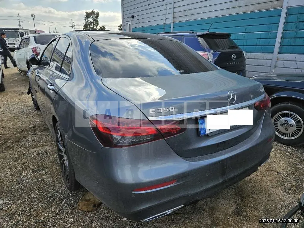 Photo 2 of 17: 2023 Mercedes-Benz E 350 4Matic, VIN W1KZF8GB4PB119945 — Korean insurance auction