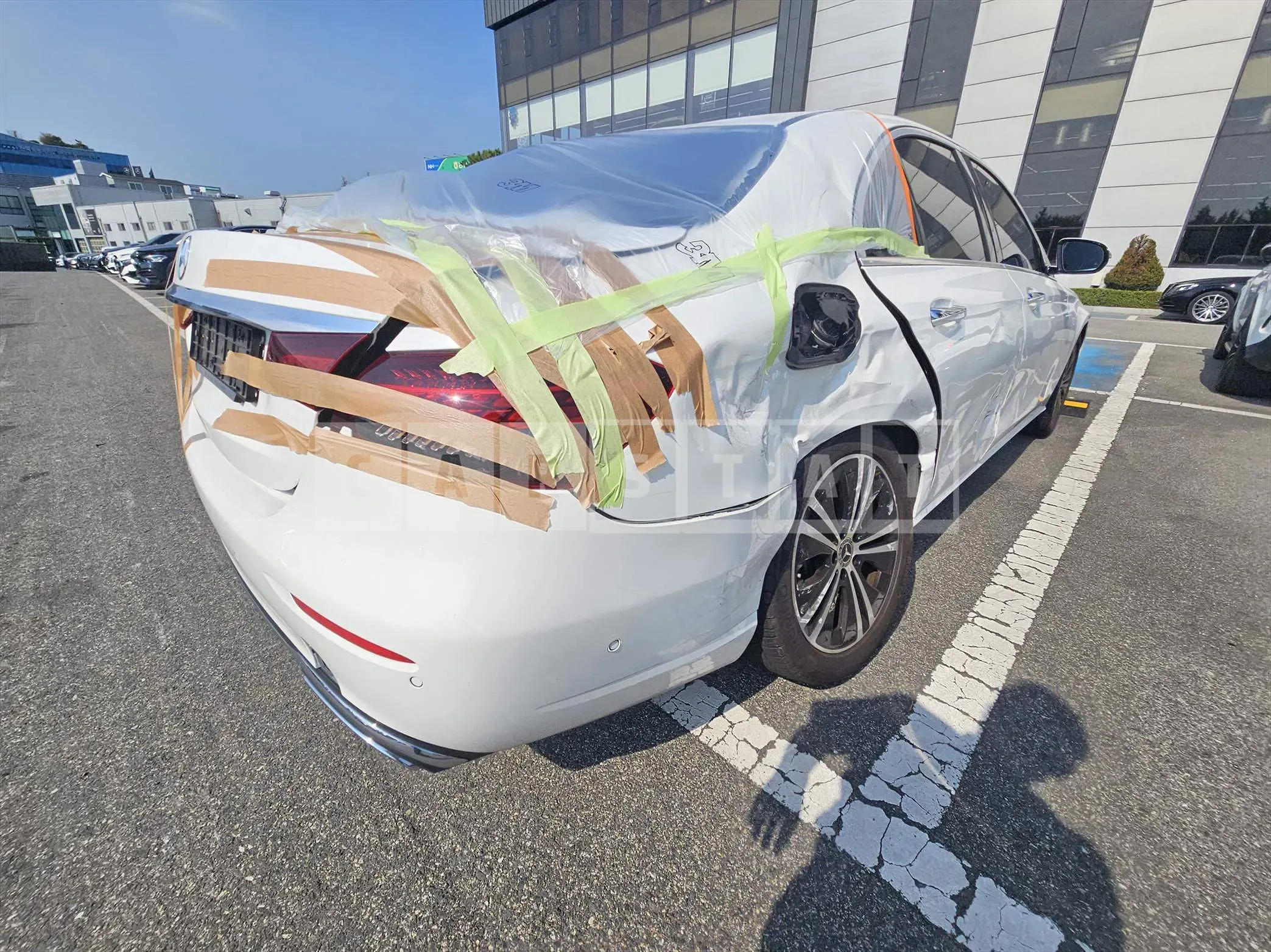 Photo 2 of 27: 2022 Mercedes-Benz E250 — Korean insurance auction