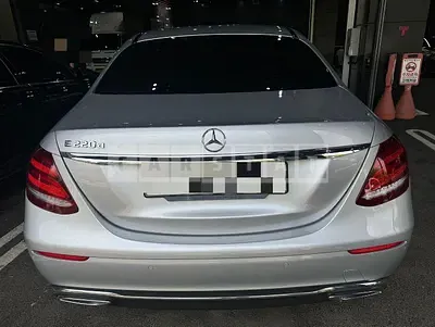 Photo 1 of 34: 2019 Mercedes-Benz E220 d — Korean insurance auction