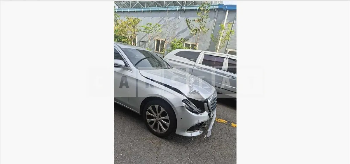 Photo 2 of 19: 2017 Mercedes-Benz E220 d — Korean insurance auction