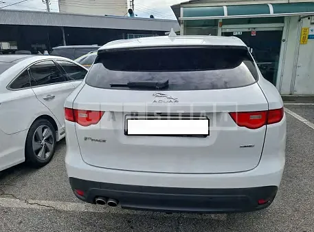 Photo 2 of 18: 2017 Jaguar F-Pace 20d, VIN SADCA2BN5HA074071 — Korean insurance auction