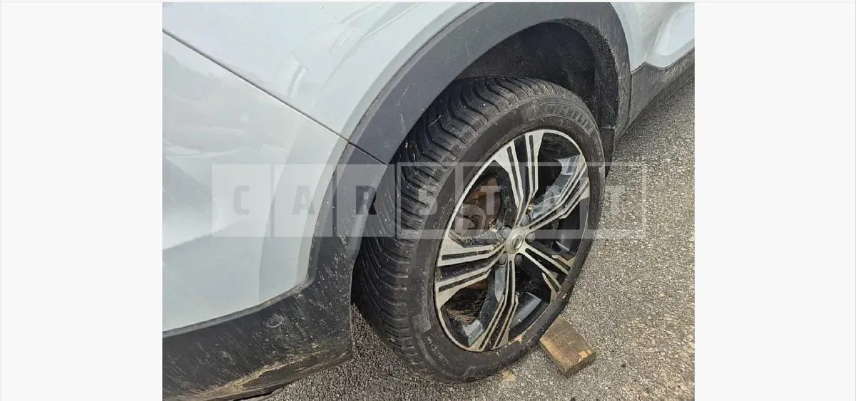 Photo 2 of 14: 2021 Volvo XC40B4 AWD — Korean insurance auction