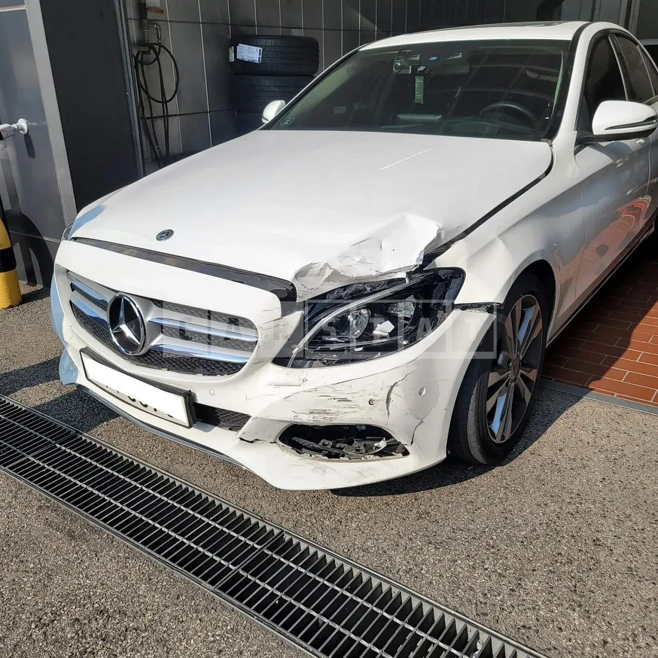 Photo 2 of 38: 2018 Mercedes-Benz C220 d, VIN WDDWF0EB4JR365996 — Korean insurance auction