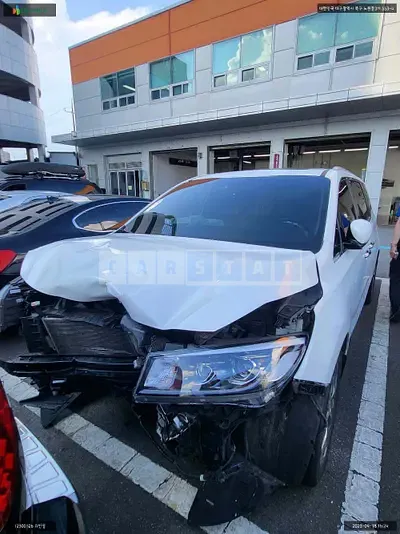 Photo 1 of 10: 2018 Kia Carnival, VIN KNAME81ABKS465453 — Korean insurance auction