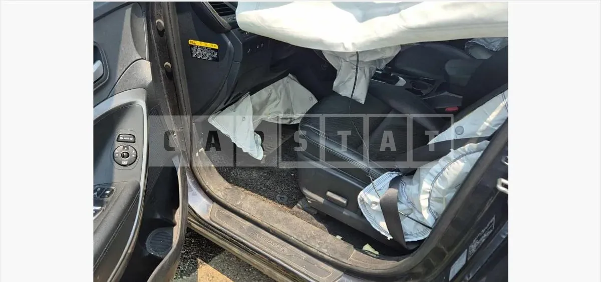 Photo 2 of 17: 2017 Hyundai Santa Fe DM — Korean insurance auction