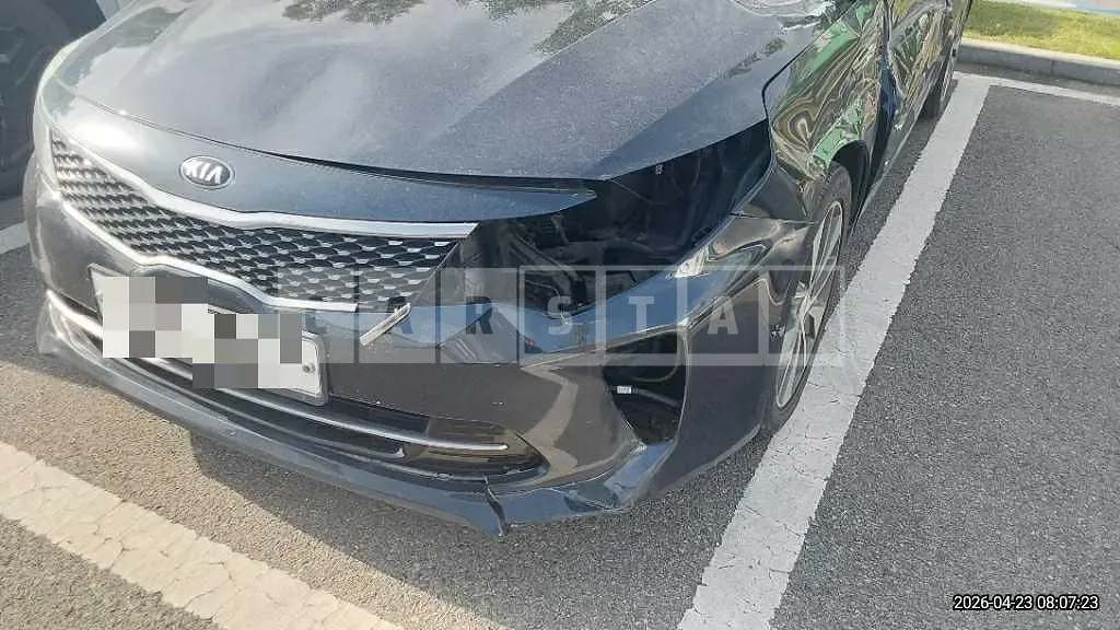 Photo 2 of 12: 2015 Kia K5 — Korean insurance auction