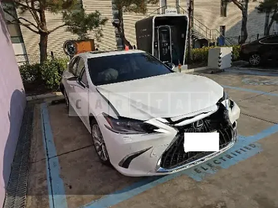 Photo 2 of 15: 2023 Lexus ES300h — Korean insurance auction