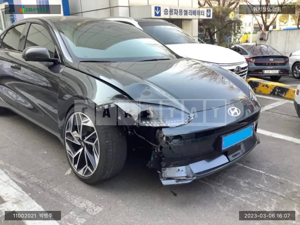 Photo 2 of 18: 2022 Hyundai IONIQ 6, VIN KMHM541CPPA013233 — Korean insurance auction