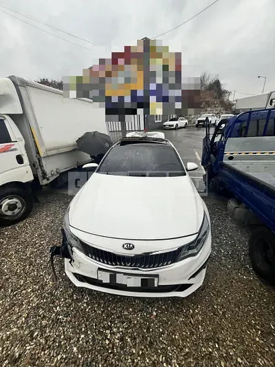 Photo 1 of 11: 2018 Kia K5 — Korean insurance auction