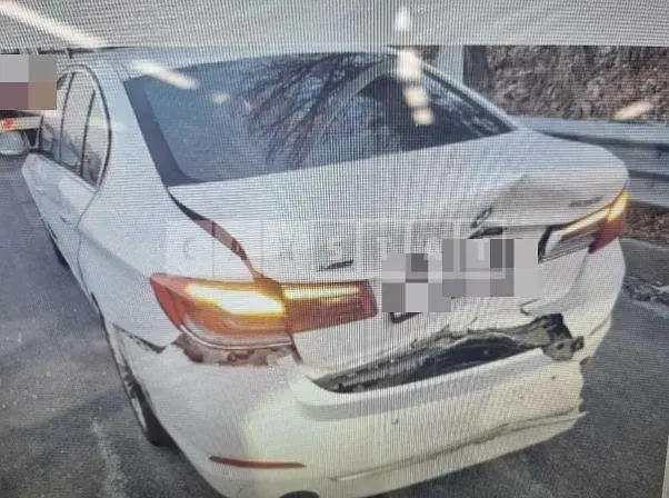 Photo 2 of 5: 2018 BMW 530i xDrive, VIN WBAJD9107JB277288 — Korean insurance auction
