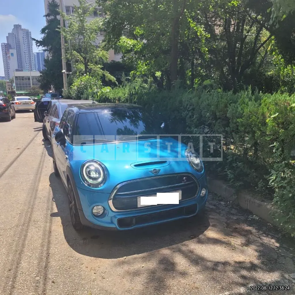 Photo 2 of 6: 2019 MINI Cooper Five-Door, VIN WMWXU3104K2D47096 — Korean insurance auction