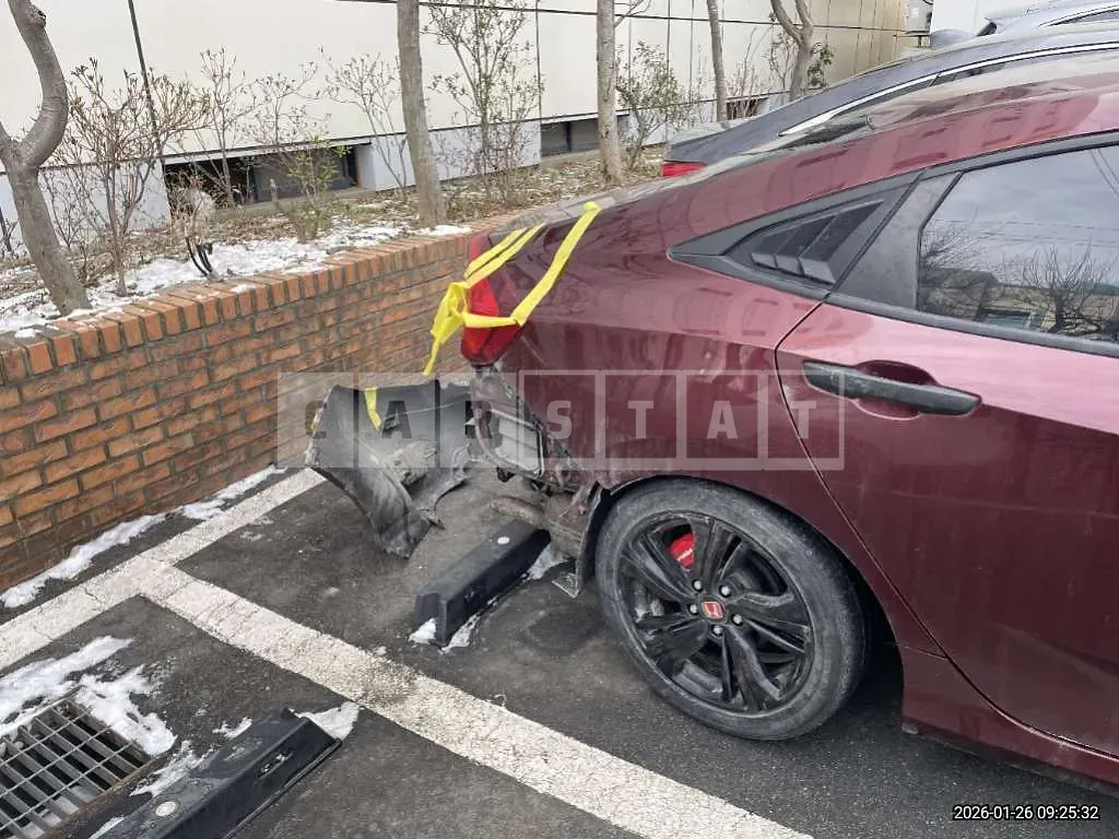 Photo 2 of 8: 2017 Honda Civic 4d — Korean insurance auction