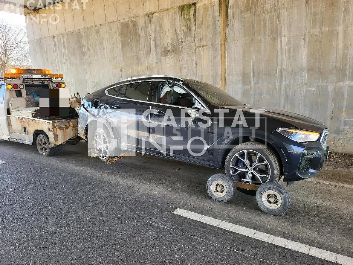 Photo 2 of 10: 2021 BMW X6 xDrive 40i, VIN WBACY6104N9J24439 — Korean insurance auction